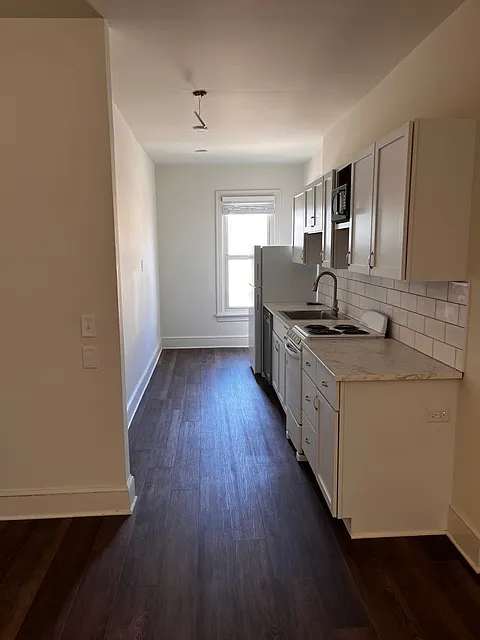 1006 E High St #3