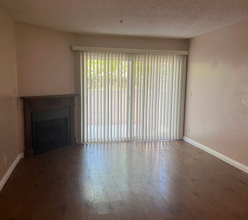 1st image of 928 S Cypress Ave #15