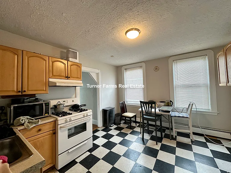 32 Gordon St #3 — Photo 1
