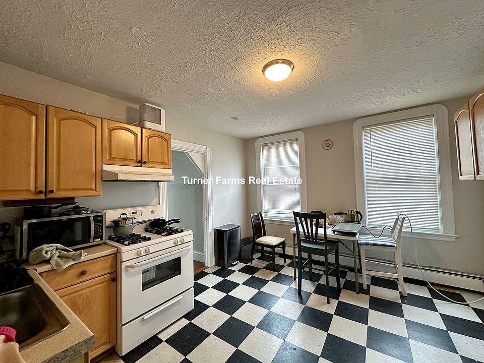 1st image of 32 Gordon St #3