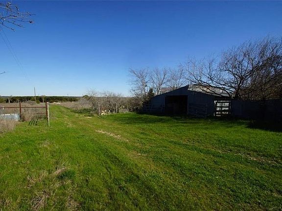 3rd image of 850 County Road 240