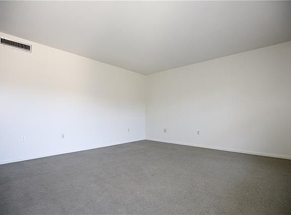 4th image of 2728 Whitney Pl APT 225