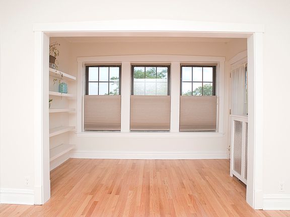 3rd image of 925 Clarence Ave APT 3