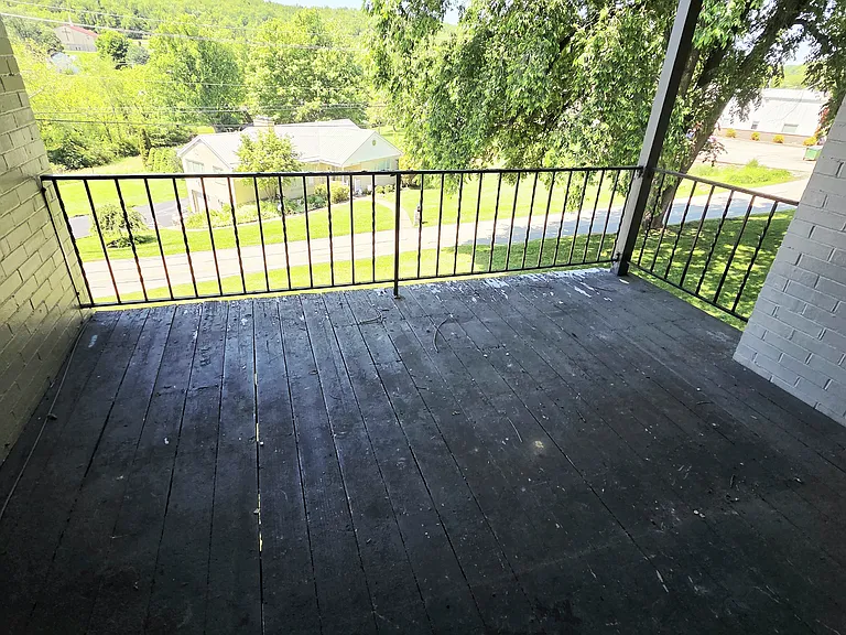 111 Pine Dr — Photo 7