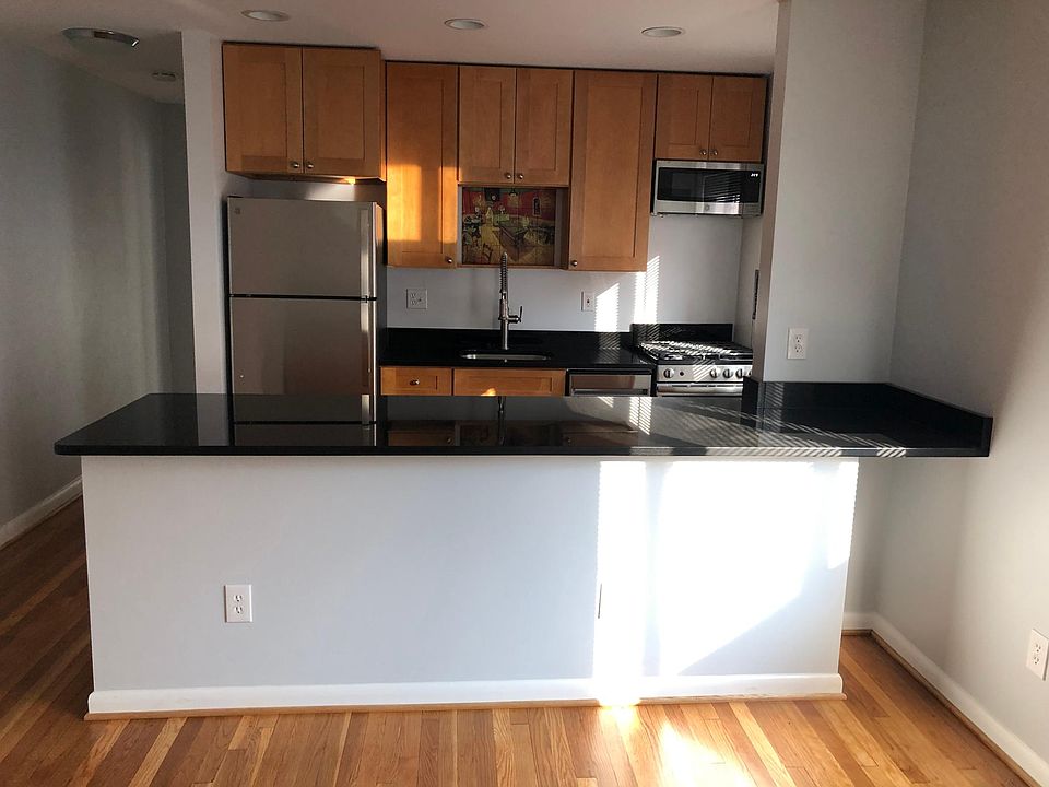 1st image of 2400 Lee Hwy APT 204