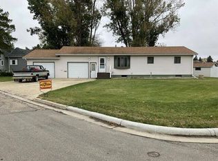 230 6th St SE, Rugby, ND 58368