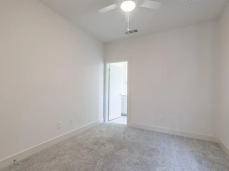 4817 Martin Oaks Ln — Photo 18