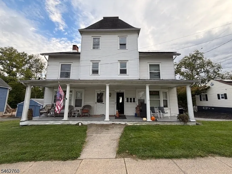 2 bed, 1.0 bath, $1,800 — Photo 1