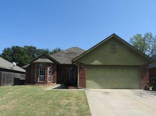 812 Hunters Run, Midwest City, OK 73130
