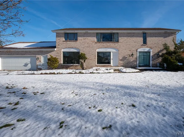 362 Dan Troy Dr, Williamsville, NY 14221