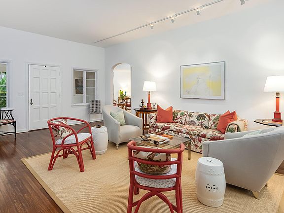 3rd image of 425 Seaspray Avenue