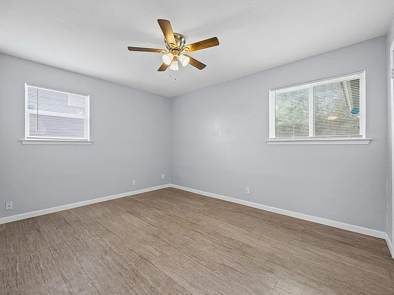 2615 Ektom Dr — Photo 15