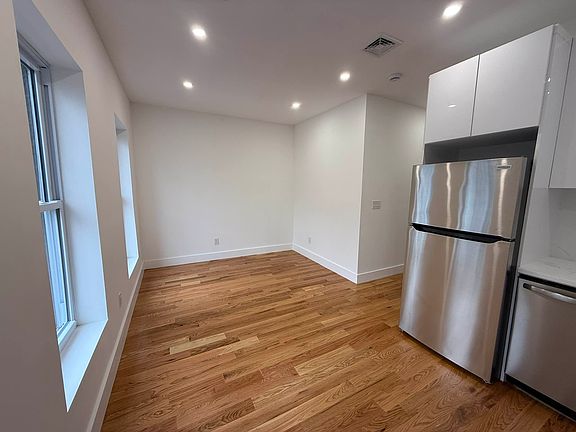 3rd image of 454 Central Ave Floor 2