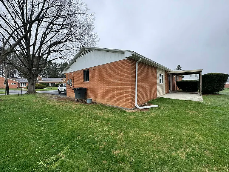 6641 Conway Rd — Photo 31