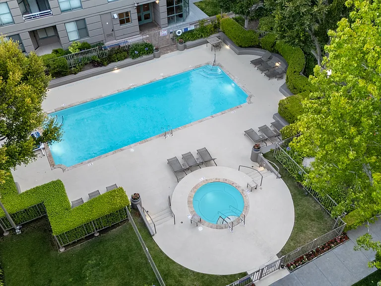 South Beach Marina Apartments — Photo 86