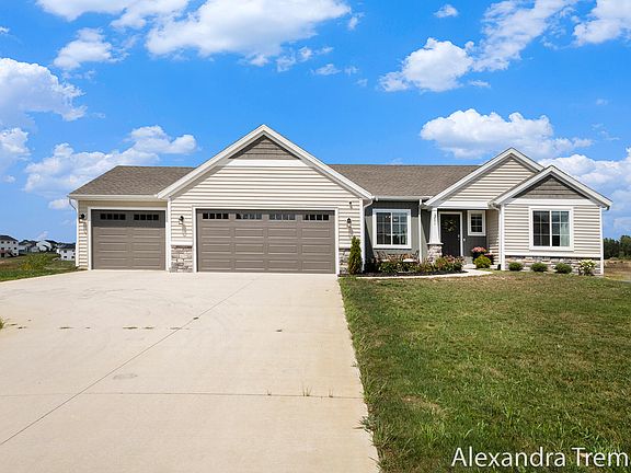 3rd image of 251 Warbler Dr