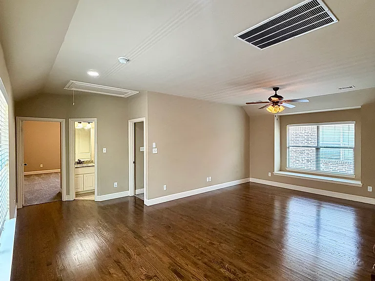 2nd floor- spacious living room