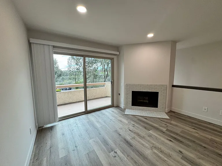 6110 Calle Mariselda #102 — Photo 21