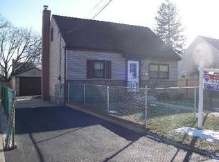 416 Parkside Ct, Copiague, NY 11726