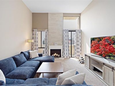 7001 S La Cienega Blvd APT 304, Los Angeles, CA, 90045