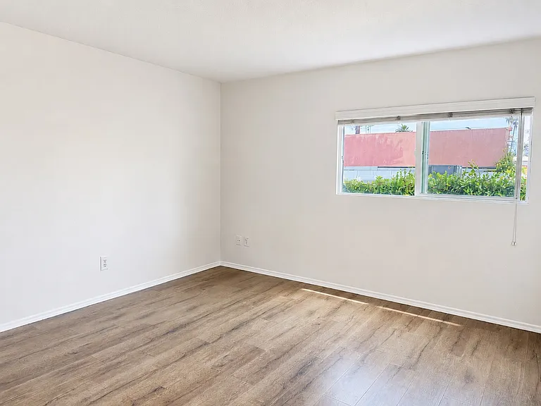 14124 Victory Blvd #102 — Photo 8
