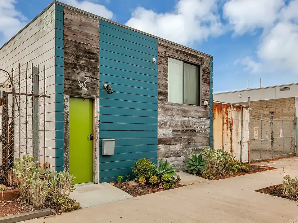 2635 Logan Ave #2635