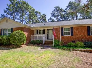 115 E Hedgelawn Way, Southern Pines, NC 28387