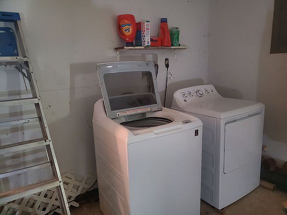 2nd image of 2312 Applewood Dr