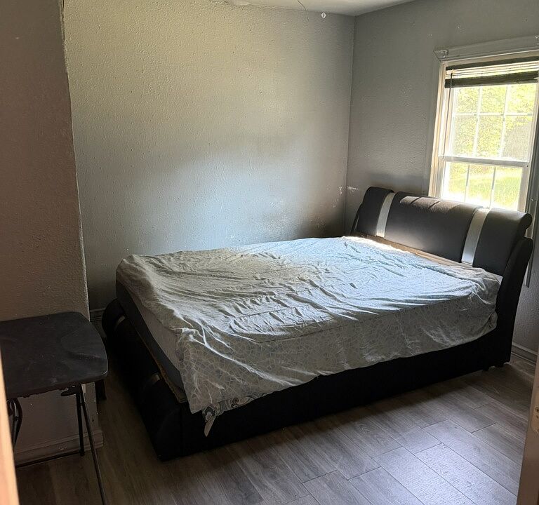 2nd image of 116 W Marion St