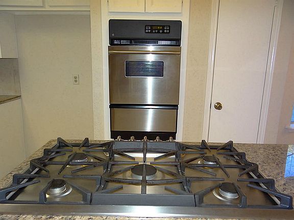 4th image of 1550 Hilton Head Dr
