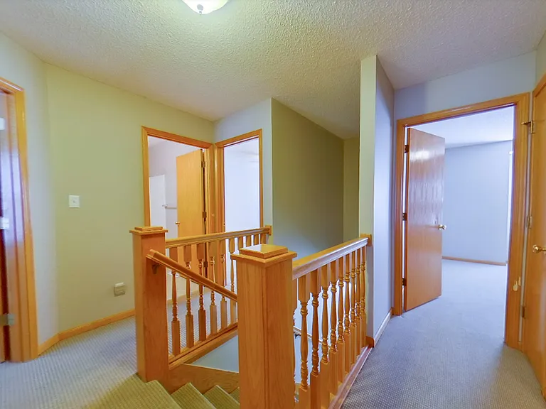 438 Butterfield Rd — Photo 4