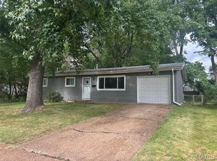 1360 Acredale Dr, Florissant, MO 63033
