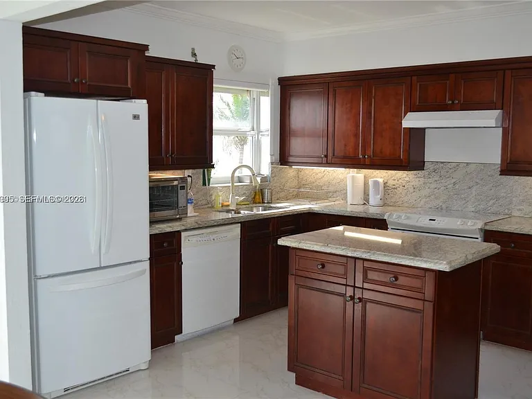 3850 Galt Ocean Dr #111 — Photo 1
