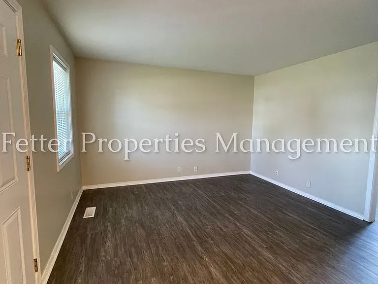 3404 Marion Ave — Photo 2