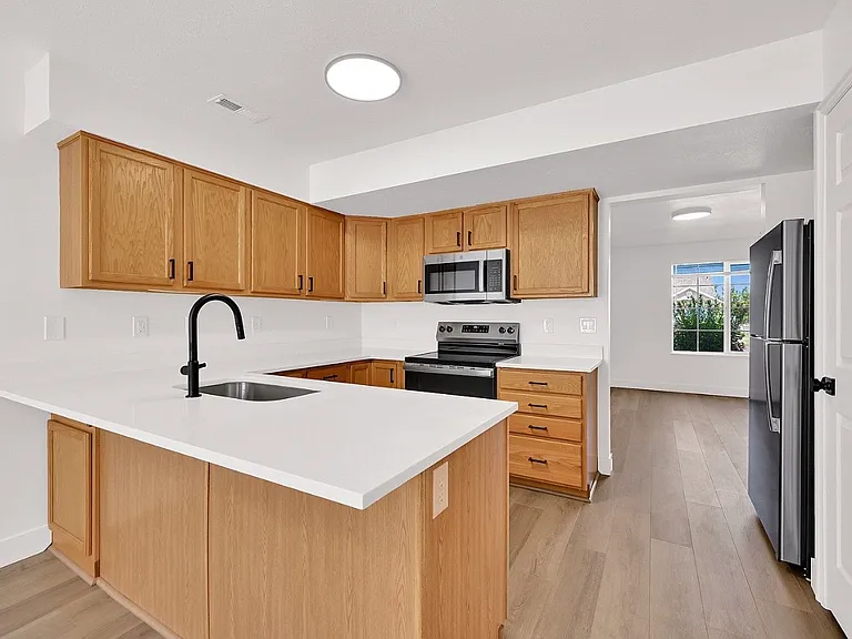 1348 E 6125 S — Photo 7
