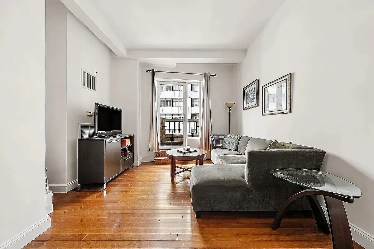 88 Greenwich Street — Photo 4