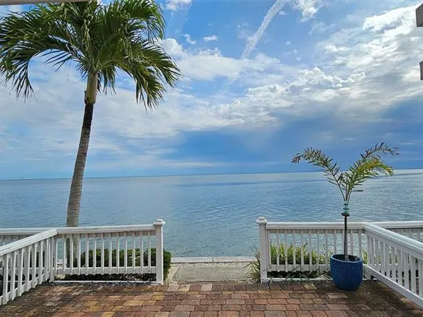 5130 Coquina Key Dr SE, Saint Petersburg, FL 33705