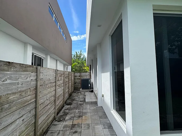 2947 SW 27th Ter — Photo 16