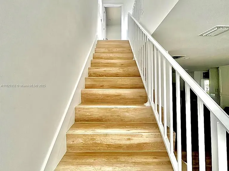 104 Poinciana Dr — Photo 14