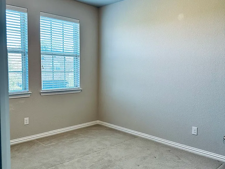 1307 Bailey Ln — Photo 11