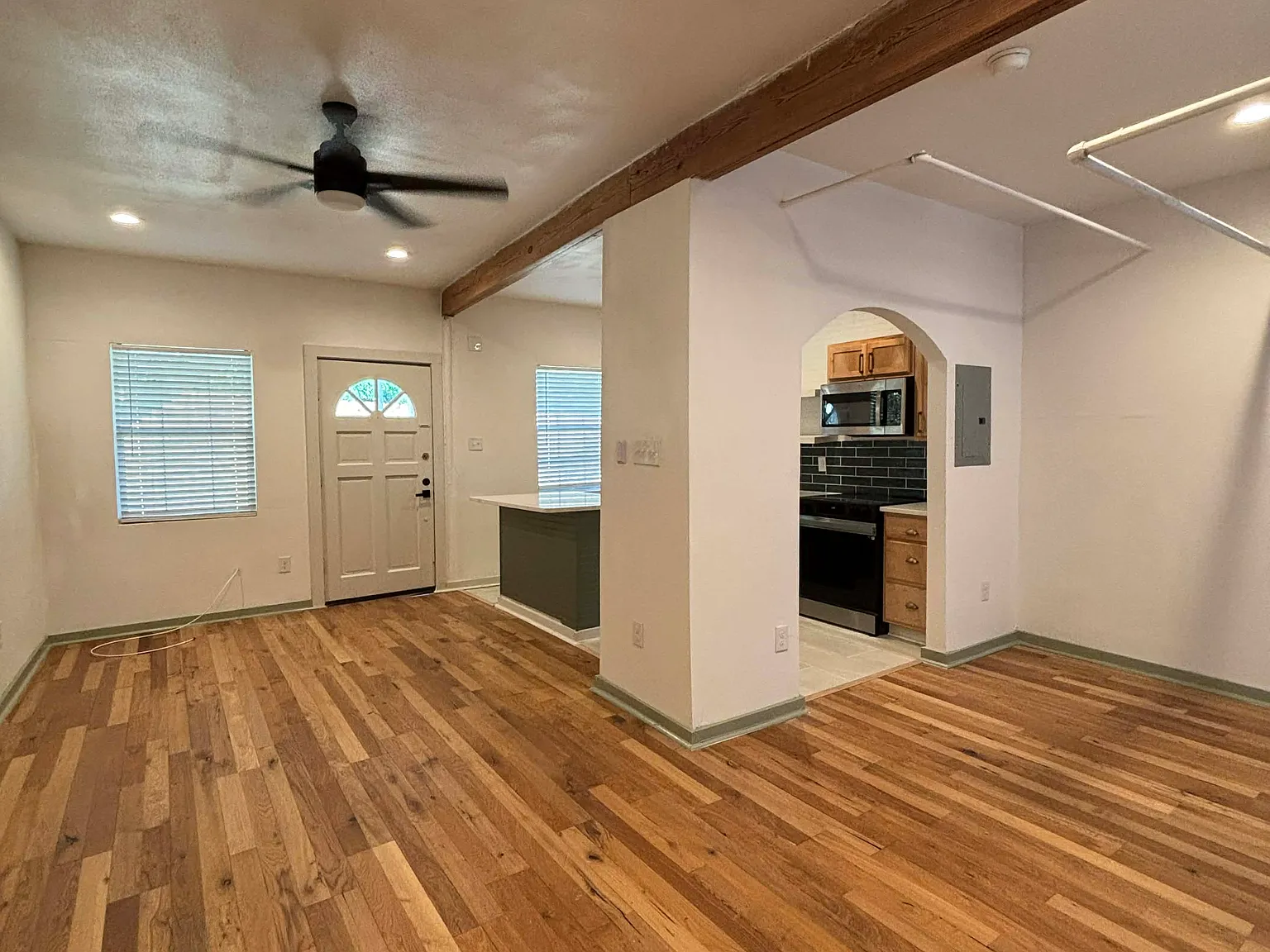 2 bed, 975 sqft, $1,575 — Photo 4