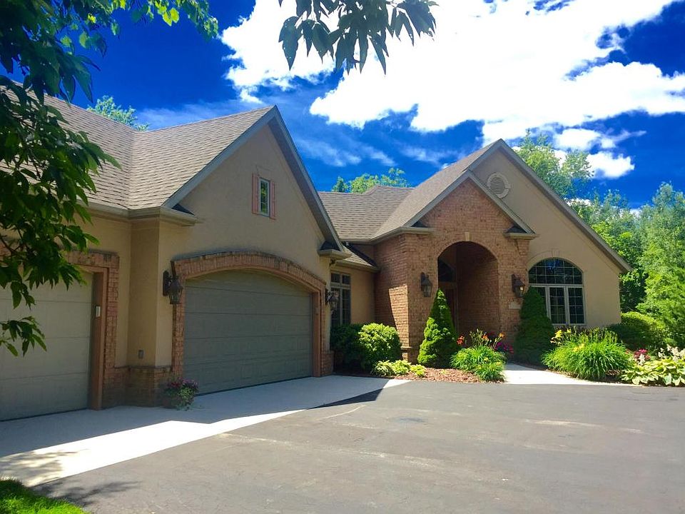 2nd image of 136 Acorn Ln