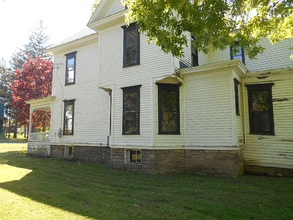 3rd image of 302 Lake St
