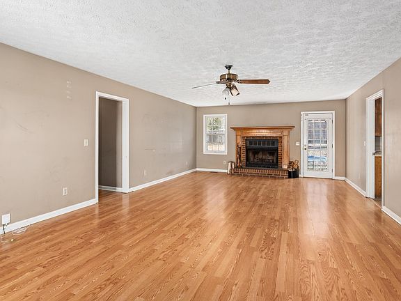 5th image of 302 Macon Dr SE
