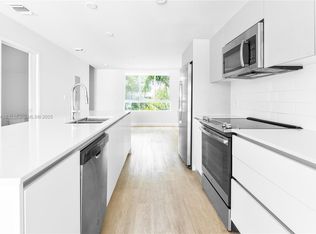 2555 193rd St #2221, Miami, FL 33180