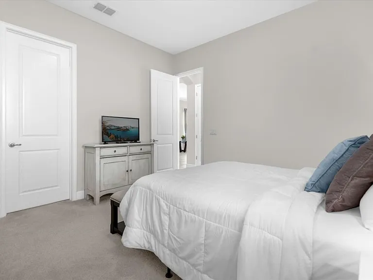 Fairview Cir — Photo 36