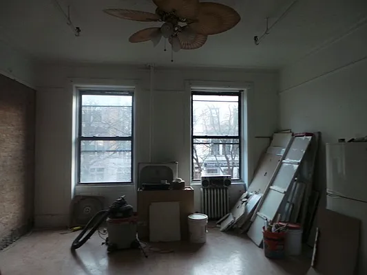 Rented by Perry Associates NYC Inc | media 30