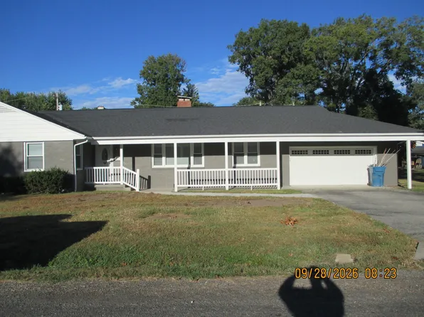 10 Lilac Ln, Centralia, IL 62801