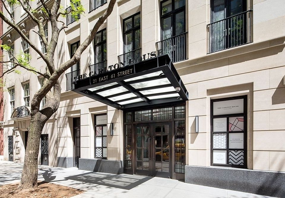 2nd image of 21 E 61st St APT 15A