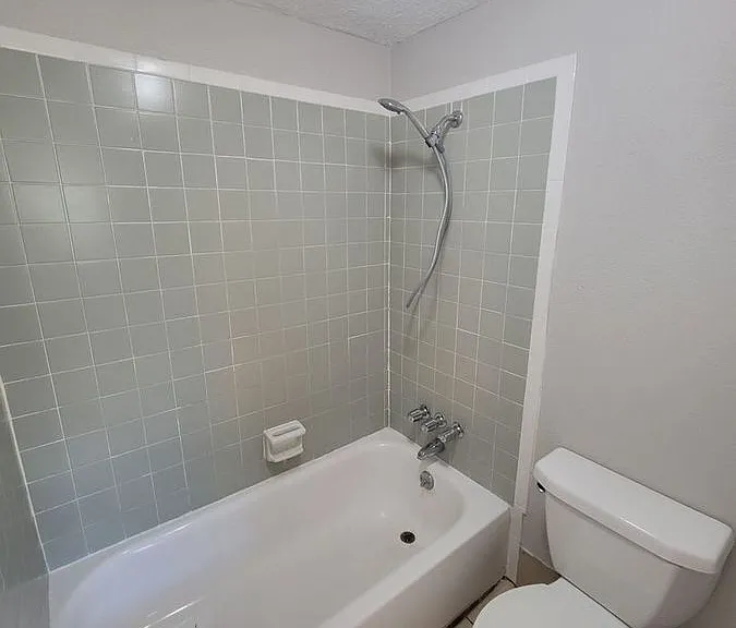 2437 Idlewild St #16 — Photo 9